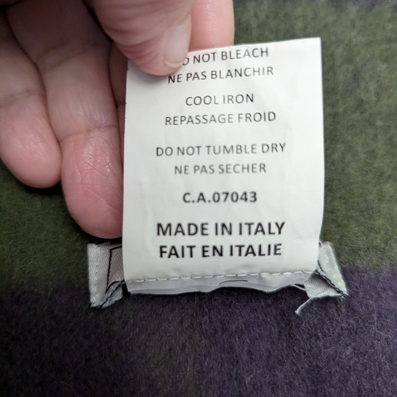 Via Condotti  Roma Made in Italy 100% virgin wool Plaid Scarf with fringes. EUC. - Picture 5 of 5